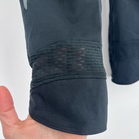 Under Armour Running Capris Small
Reflective mesh womens crop - Picture 9 of 15